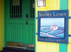 Stoney_Lonen_front_door_and_sign